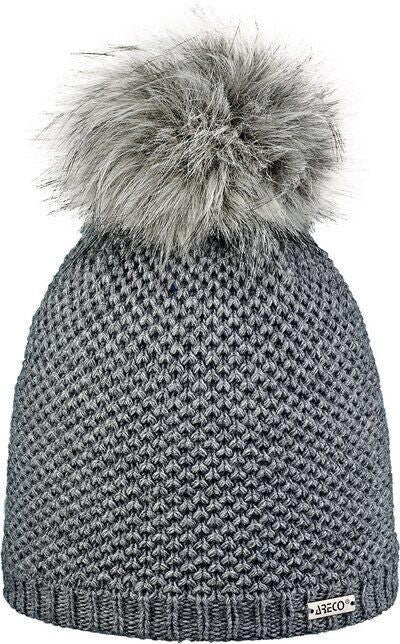Strickmütze mit Bommel