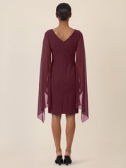 Etuikleid mit Chiffonstola