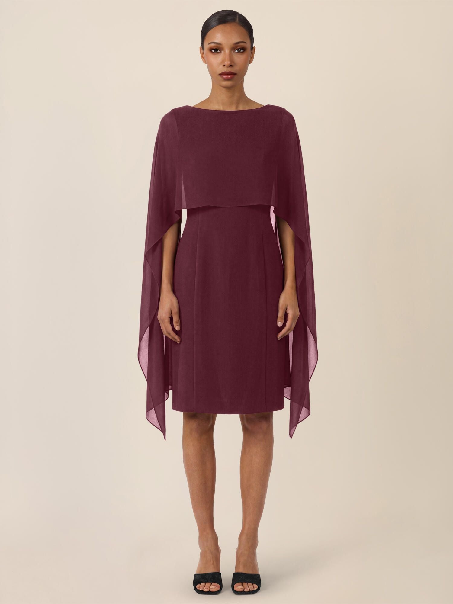 Etuikleid mit Chiffonstola