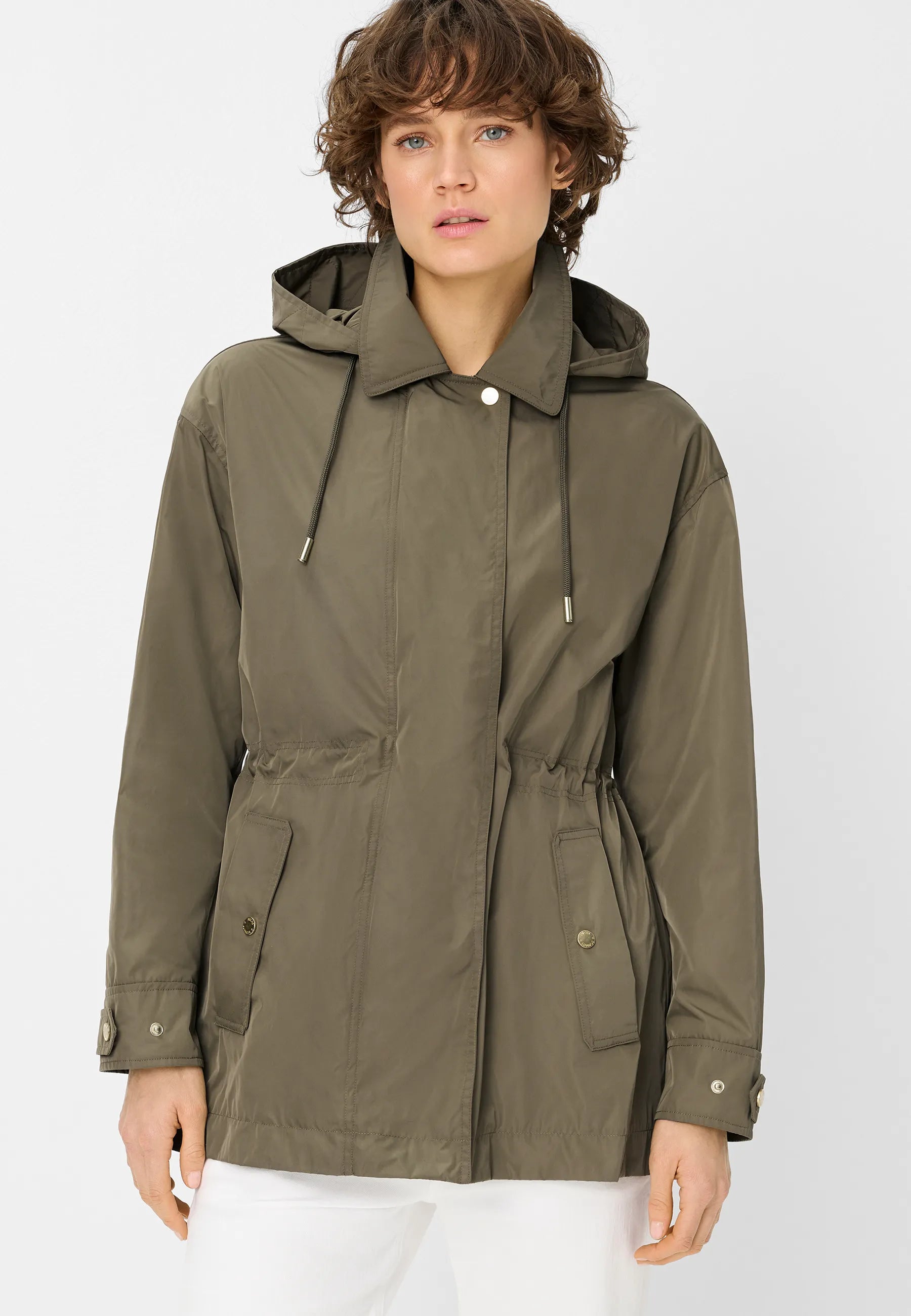 Kurzparka mit Kapuze