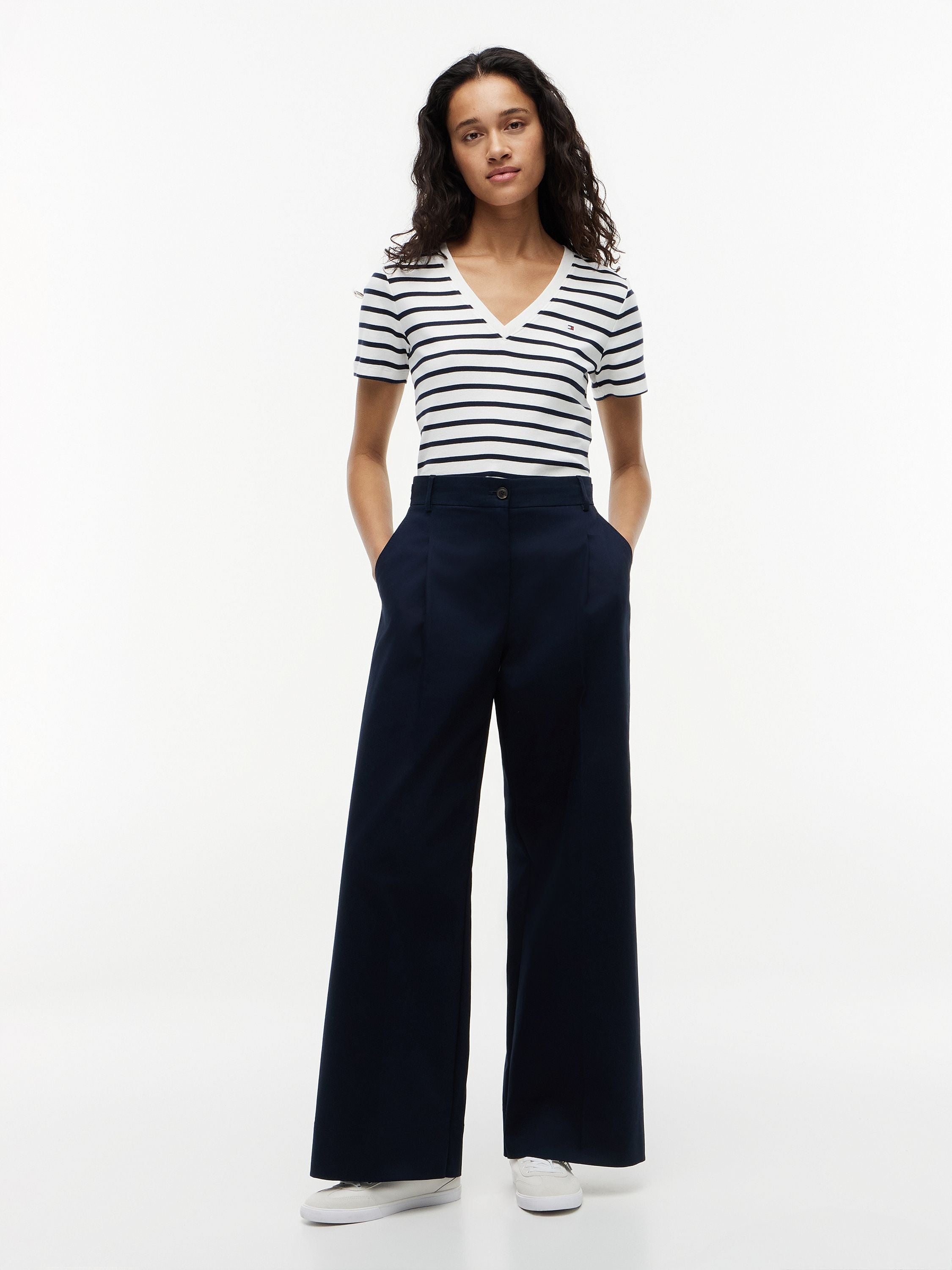 SLIM CODY V-NK SS, WHITE