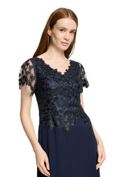Abendkleid mit Spitzenstickerei