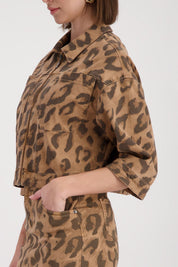 Jeansjacke cropped mit Leopardenmuster