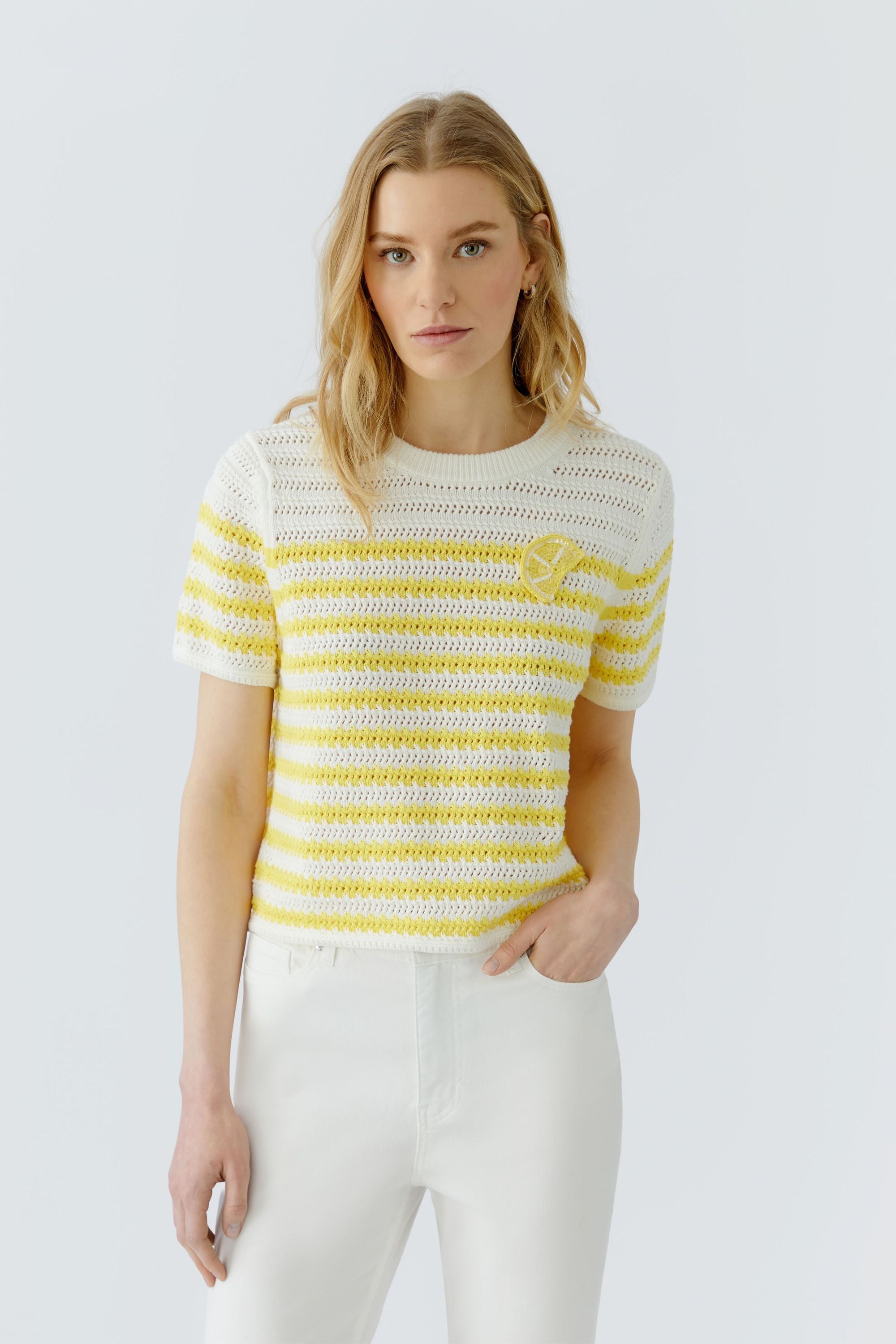Pullover mit gestrickter Zitronenscheibe
