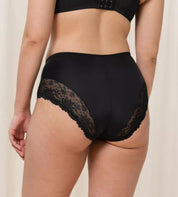 Hochgeschnittener Slip mit Spitzendetails